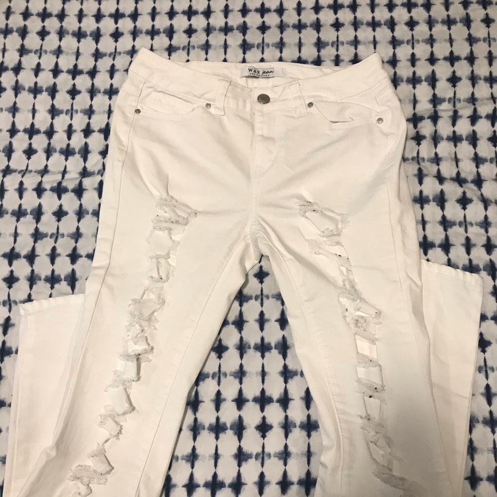 Women’s fashionable white jeans size 9